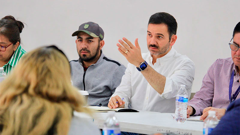  Yankel Benítez sostiene reunión con vecinos de colonias del Sur 