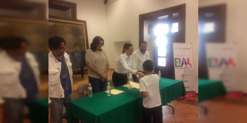 Secum entrega becas académicas a niños de Uruapan, Zitácuaro y Angamacutiro - Foto 1 