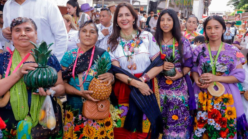 Gaby Molina, de la mano de los artesanos de Uruapan  