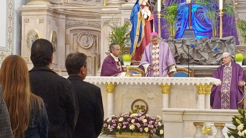 Despiden entre dolor y reconocimiento a Roberto Castañeda en Celaya 