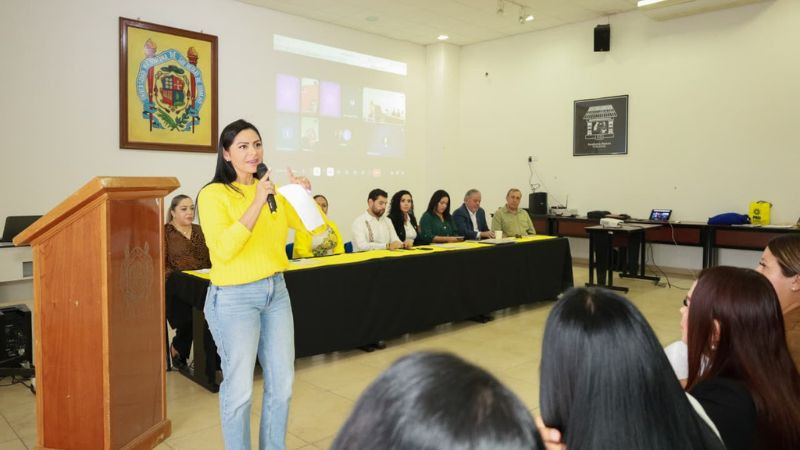 Araceli Saucedo respalda la formación política de mujeres y jóvenes como base del liderazgo en Michoacán 