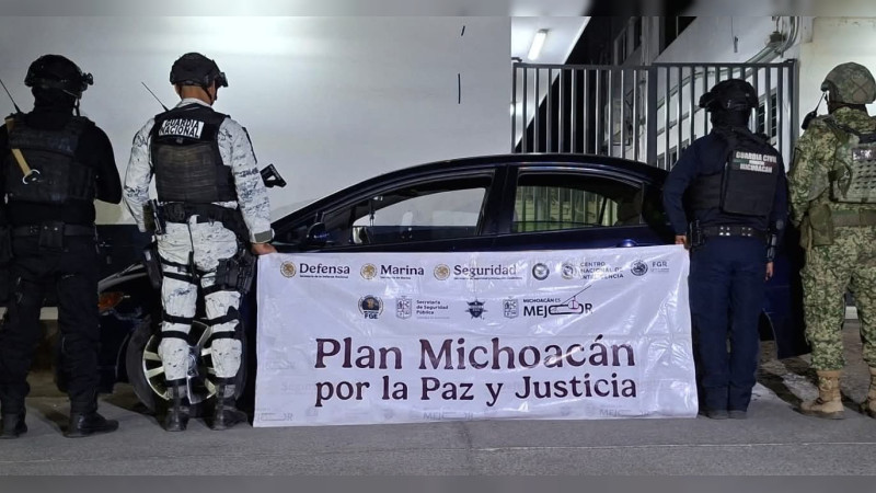 Caen cuatro sujetos armados en La Ruana, Michoacán; les aseguran vehículos y pistolas