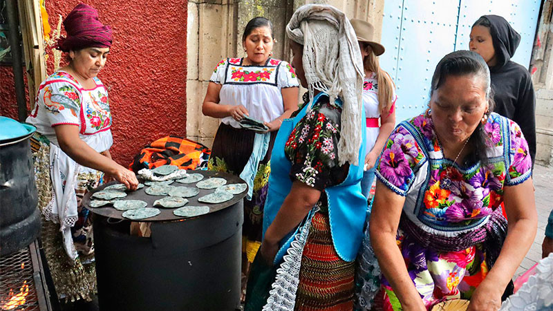 Sectur reconoce el legado de las cocineras y cocineros tradicionales en Uruapan 