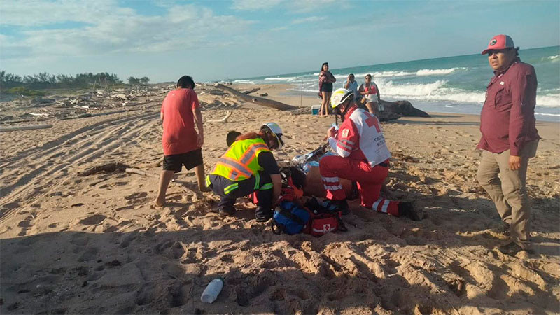 Rescatan a 5 personas que estaban en peligro de ahogamiento en playa de Tamaulipas 