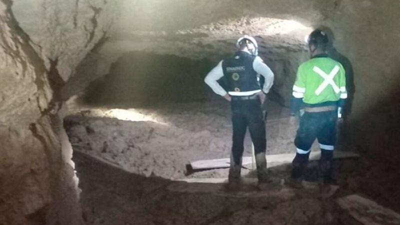 Rescatan con vida a primer trabajador atrapado dentro mina de Sinaloa 