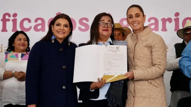 Sheinbaum entrega 138 documentos agrarios a mujeres en Tlalpan 