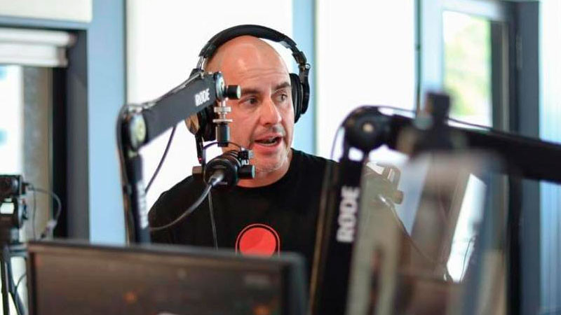 Ante vacaciones escolares, Fito Torres llama a madres y padres a vigilar el consumo digital de niñas, niños y jóvenes 