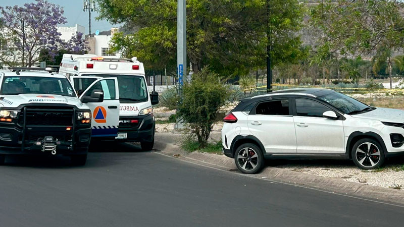 Conductor pierde la vida por aparente infarto en Viñedos, en Querétaro capital 