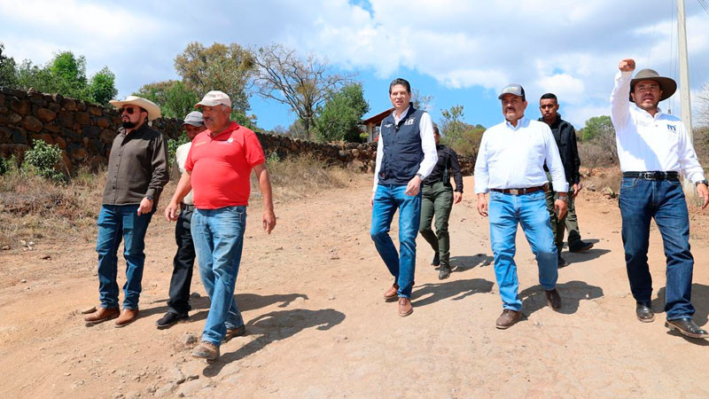 Alfonso Martínez rehabilita camino rural en Capula 