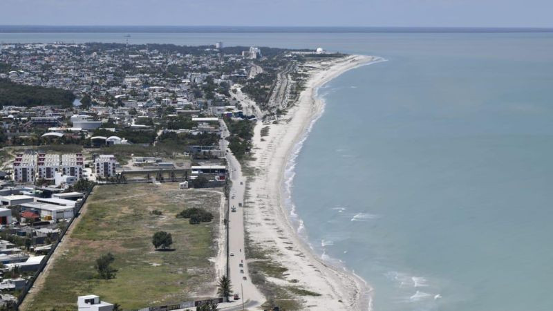 Autoridades refuerzan contención y limpieza por hidrocarburos en costas del Golfo de México 