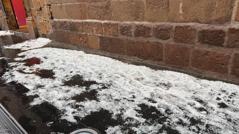Tromba sorprende al primer cuadro de Morelia, Michoacán; cayó granizo 