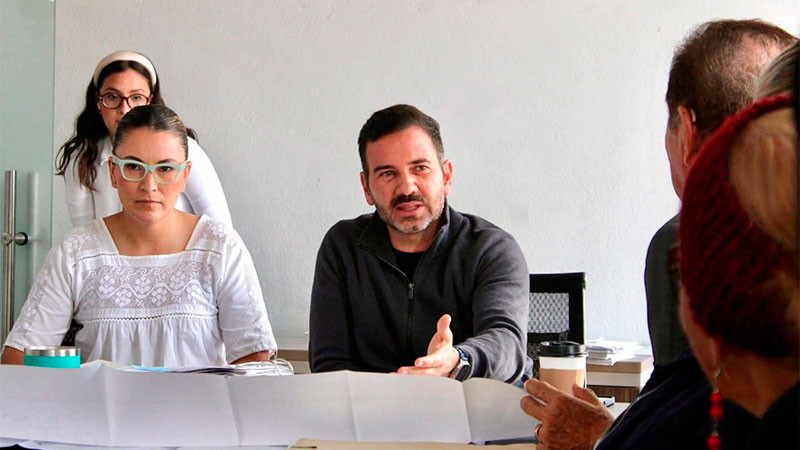 Yankel Benítez escucha necesidades de colonia Fuerza Tarasca 