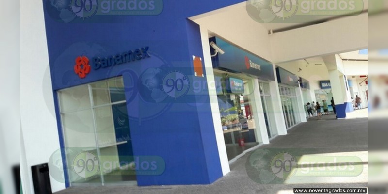 Sujeto armado asalta banco en Lázaro Cárdenas 