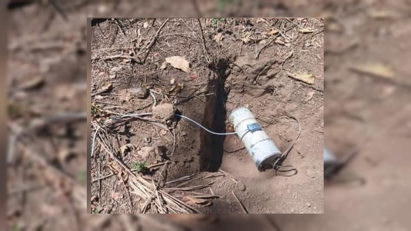 Aseguran explosivos en camino rural de Apatzingán, Michoacán; autoridades investigan su origen