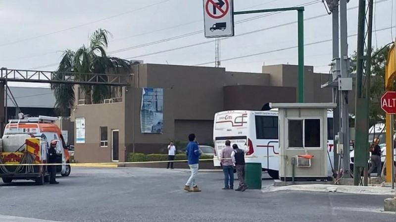Accidente de transporte de personal deja 10 trabajadores lesionados en Apodaca, Nuevo León 