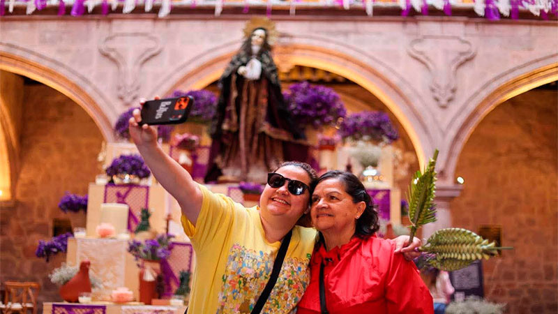 Turistas y visitantes disfrutan de la Semana Santa en Morelia 
