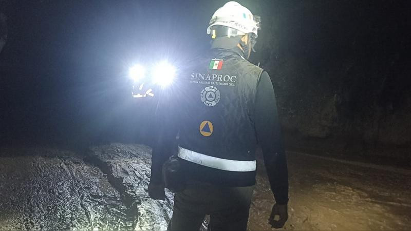 Redoblan labores de rescate de los mineros en El Rosario, Sinaloa 