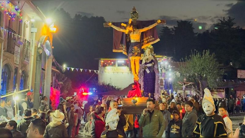 Fe y tradición se reunieron en la Procesión de los Cristos en Tlalpujahua 