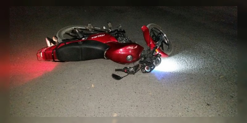 Motociclista es atacado a balazos en Apatzingán 