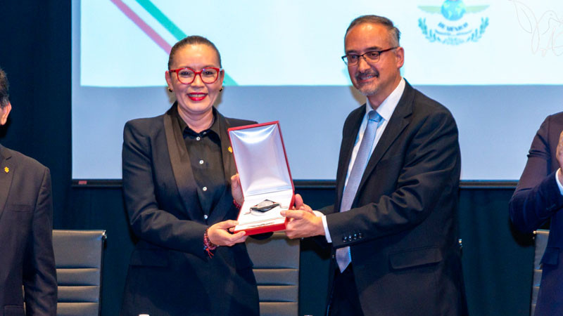 La autonomía universitaria es la condición para que la UMSNH pueda cumplir su función, afirma Yarabí Ávila al recibir la Medalla al Mérito Ciudadano 