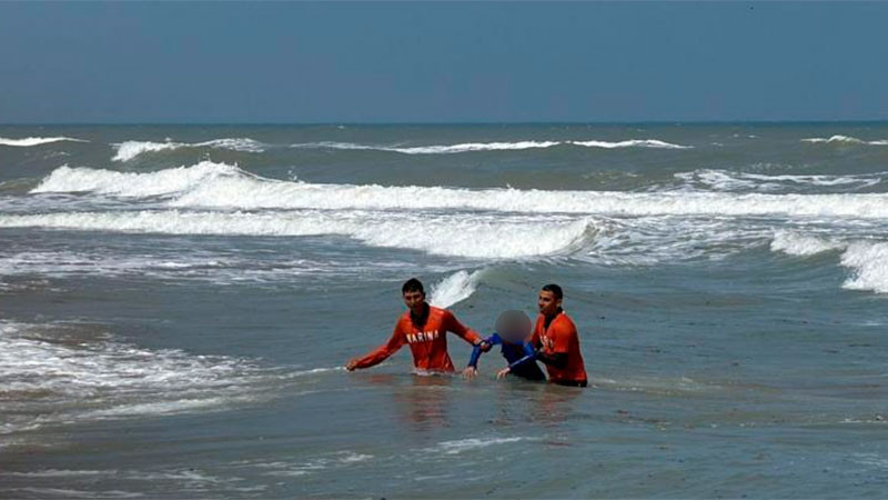 Personal de la SEMAR evita que menor fuera arrastrado por el mar en Pueblo Viejo, Veracruz 