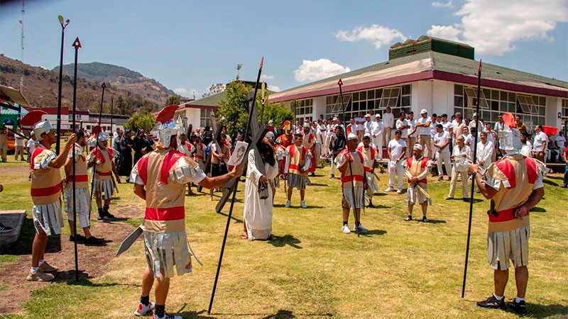 Más de 300 internos escenifican viacrucis en penales de Michoacán 