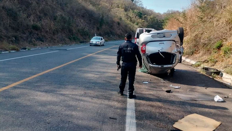 Volcadura en la Siglo XXI deja un herido 