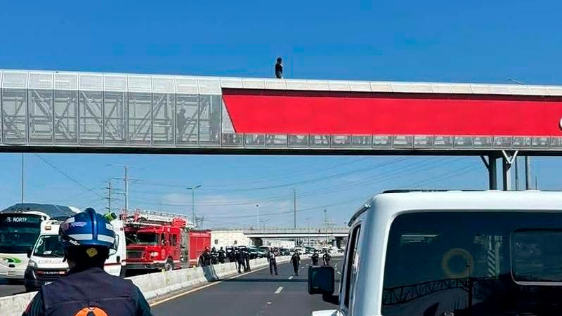 Evitan que una mujer atente contra su integridad sobre Paseo 5 de Febrero, en Querétaro capital 