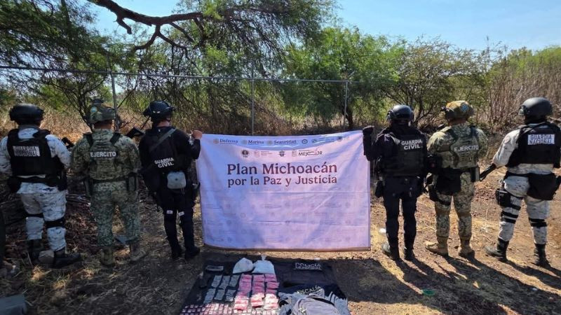 Aseguran estupefacientes, equipo táctico y una camioneta robada en Cuitzeo 