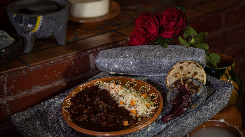 Sabores que cuentan historias: Recorre la ruta de las cocineras tradicionales 