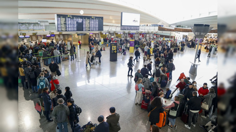 Madrugan a viajeros en vacaciones: aumentaron tarifas de aeropuertos en México en plena Semana Santa 