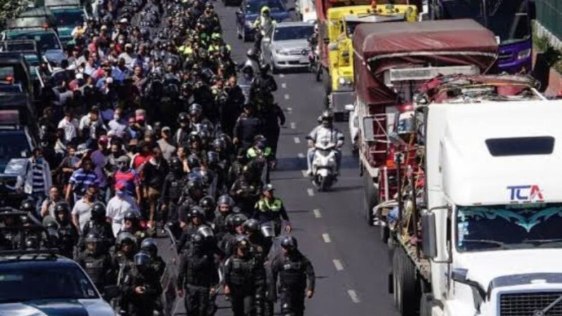 Chocan Gobierno y transportistas por mega paro del 6 de abril: Administración de Sheinbaum dice que no hay motivos; “las carreteras están manchadas de sangre”, responden 
