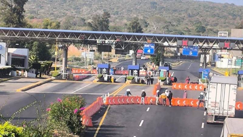 Se reducen bloqueos carreteros a cinco tras diálogo con manifestantes: SEGOB 