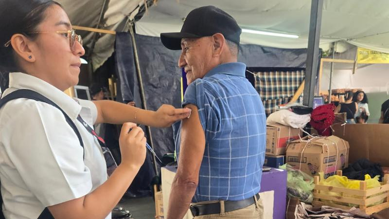 Se intensifica jornada de vacunación en diversos puntos de Uruapan 