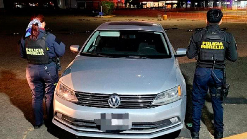 Recupera Policía Morelia vehículo robado en plaza Escala La Huerta  