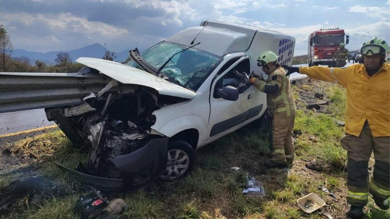 Conductor sobrevive a aparatoso accidente en la Morelia-Pátzcuaro 