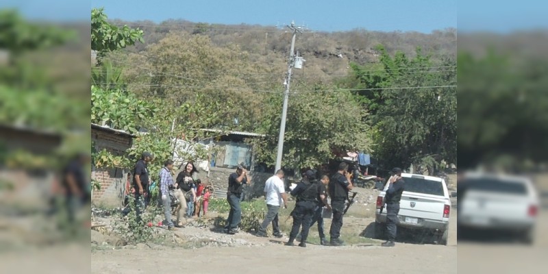 Por presunta depresión, mujer se cuelga en su casa en Apatzingán 