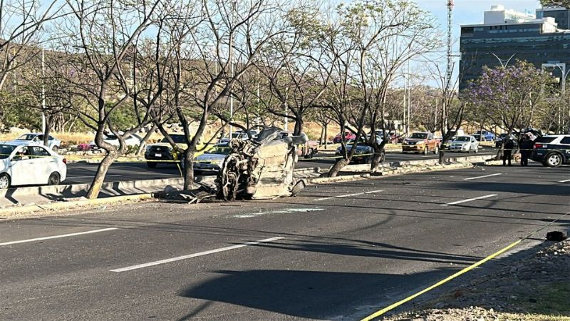 Volcadura mortal deja un fallecido y un herido grave en Paseo de la República, Querétaro 