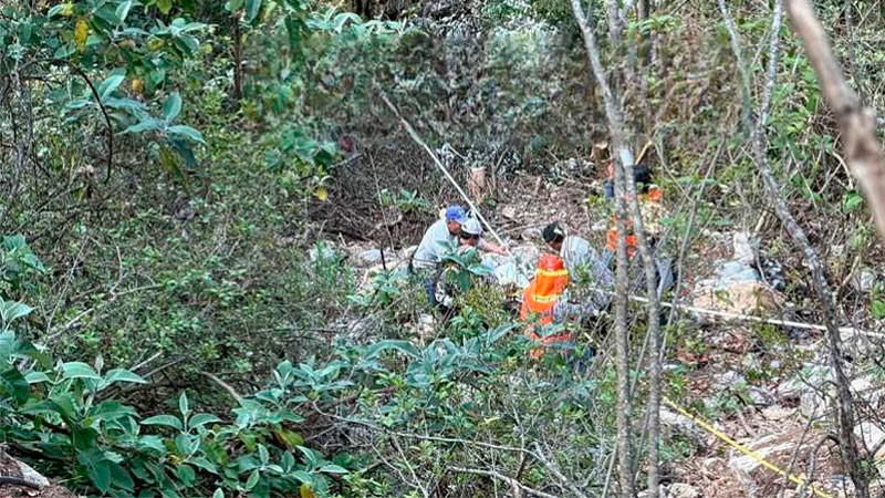 Vuelca vehículo en Nicolás Flores, Hidalgo: madre e hijo pierden la vida 