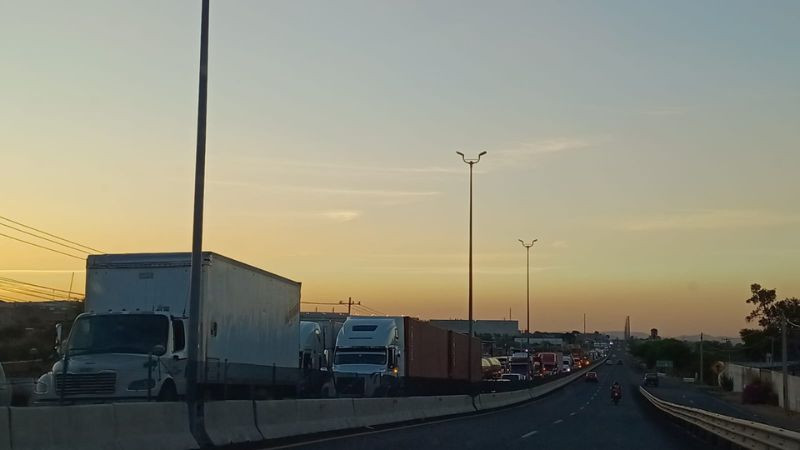 Persecución y enfrentamiento armado entre policías y presuntos ladrones deja un herido 