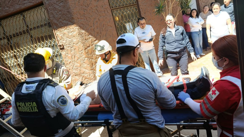 Por accidente cae de un segundo piso en su casa de Morelia, Michoacán 