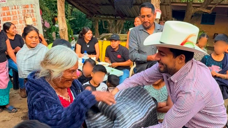 Humberto Jiménez Solís acerca acciones y proyectos a familias de La Zarzamora 