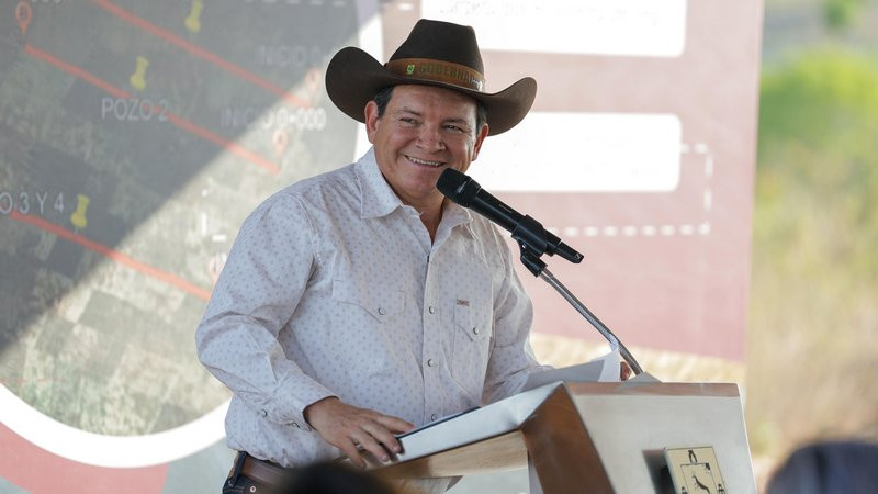 Acusan a “Huacho” Díaz Mena de ocultar ranchos y miles de cabezas de ganado; gobernador morenista de Yucatán bajo la lupa 