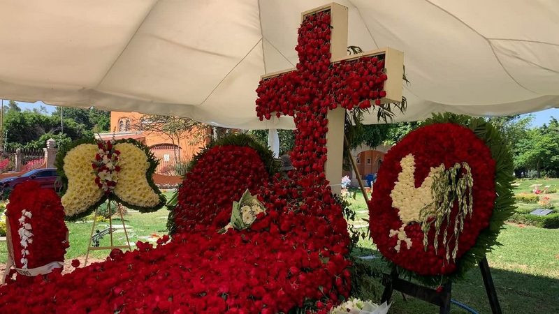 Polémica por visitas a la tumba de “El Mencho” en Zapopan; autoridades dicen que no hay delito 