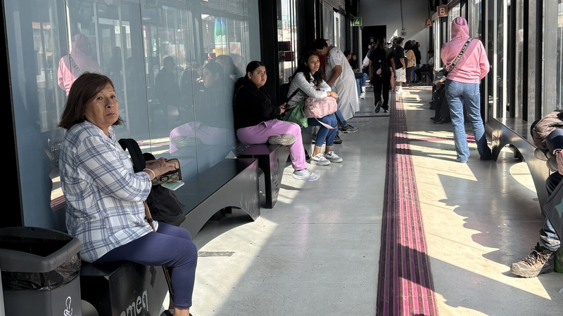 Fortalece AMEQ infraestructura con nuevo mobiliario en Paseo 5 de Febrero 