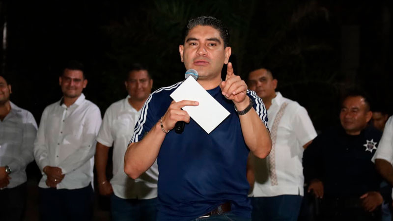 El Reparito, comunidad de Huetamo estrenó cancha de voleibol y plaza-jardín 