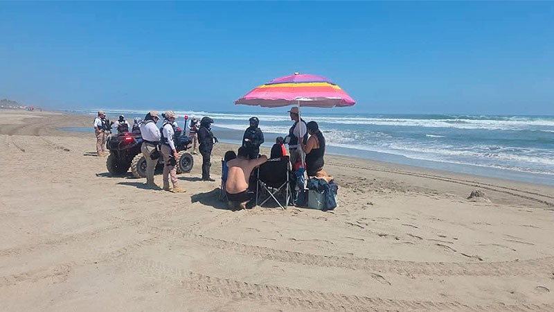 Autoridades de Lázaro Cárdenas, Michoacán salvan a familia de ahogarse en el mar 