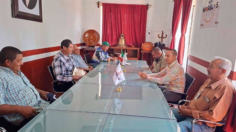 En reunión con habitantes de La Puerta del Desmonte, Julio César Conejo entrega 52 medidores de agua potable 
