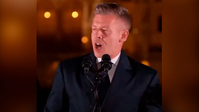 Magyar "destrona" a Orban en Hungría; gana elecciones generales 