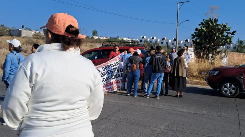 Bloquean avenida en Tarímbaro por presunta expropiación ilegal de terrenos 